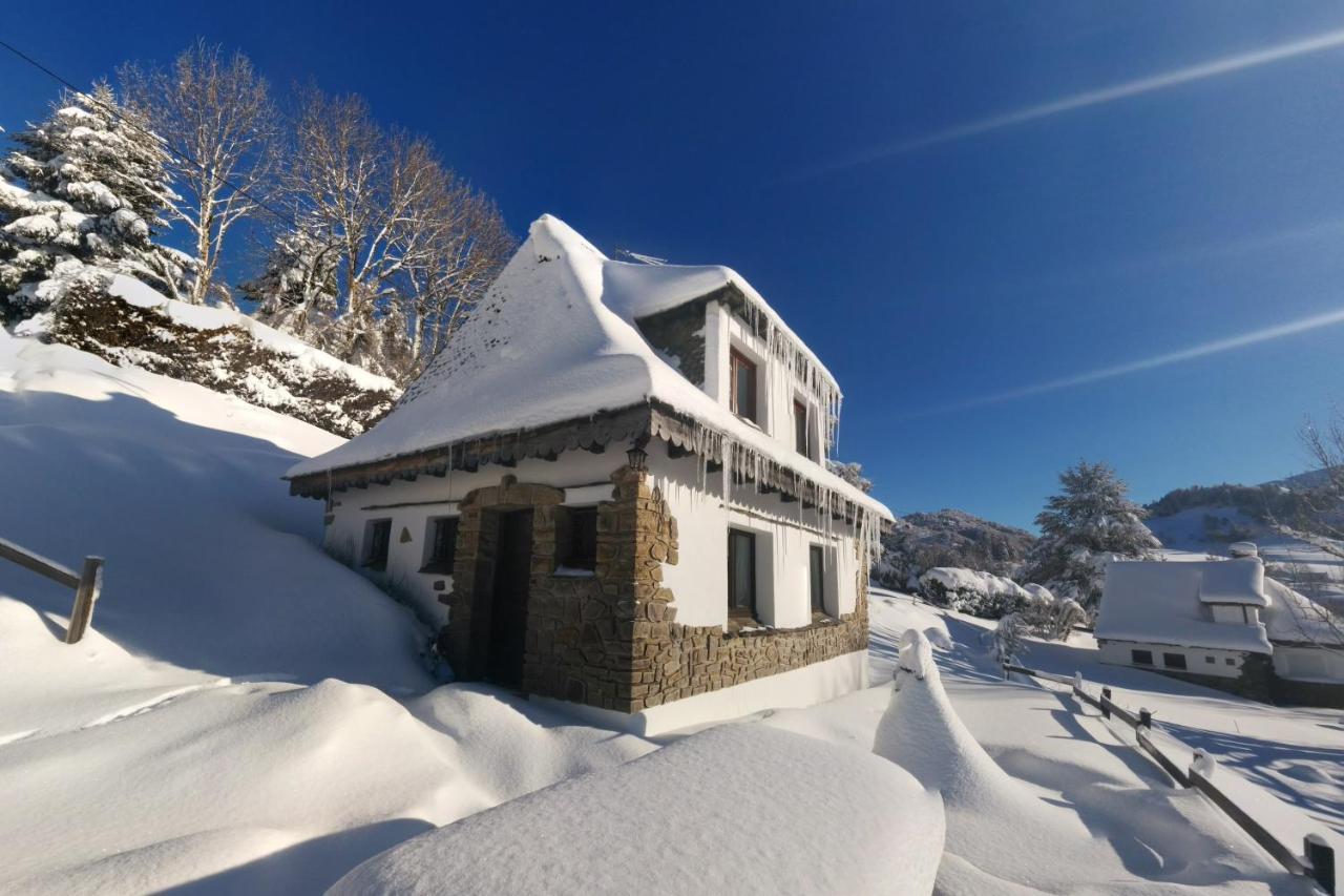 Villa Chalet Avec Vue Panoramique Sur Le Plomb Du Cantal à Saint-Jacques-des-Blats Extérieur photo